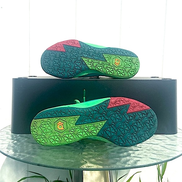 Nike KD VI GS Hero ‘Turbo Green’ - Youth’s 5 / Women’s 7 - Picture 3 of 6